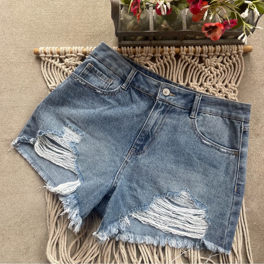 Happily Grey High Rise Distressed Jean Shorts Juniors Size 7 /28